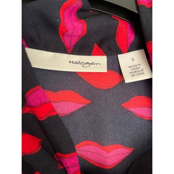 S EUC Halogen tie neck blouse- lips - Picture 3 of 5